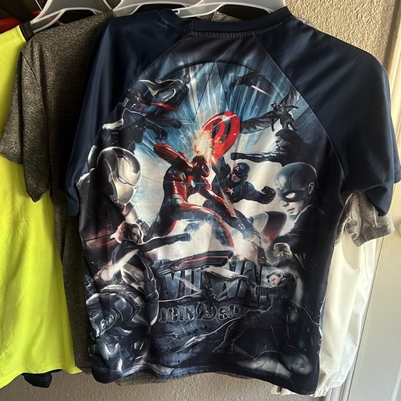 Captain America Civil War size large T-shirt - Picture 2 of 3